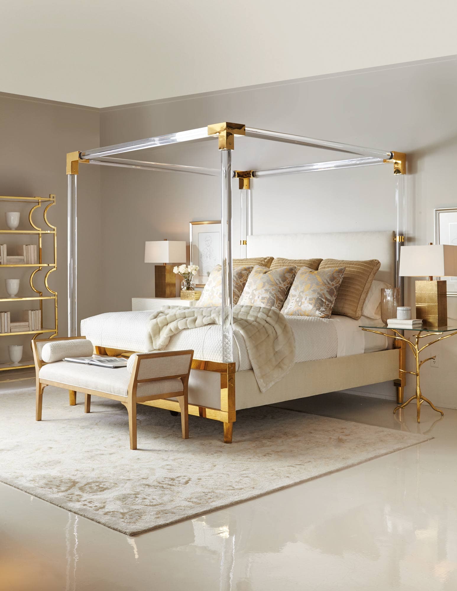 Двуспальная кровать Bernhardt Aiden Acrylic Canopy Upholstered Bed — фото 3