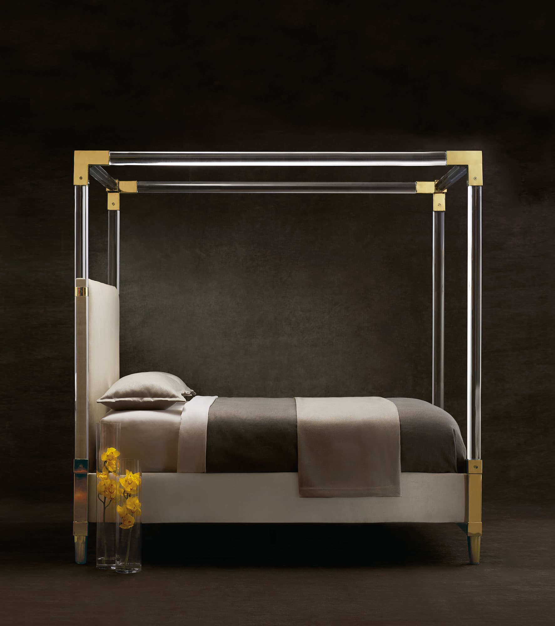 Двуспальная кровать Bernhardt Aiden Acrylic Canopy Upholstered Bed — фото 2