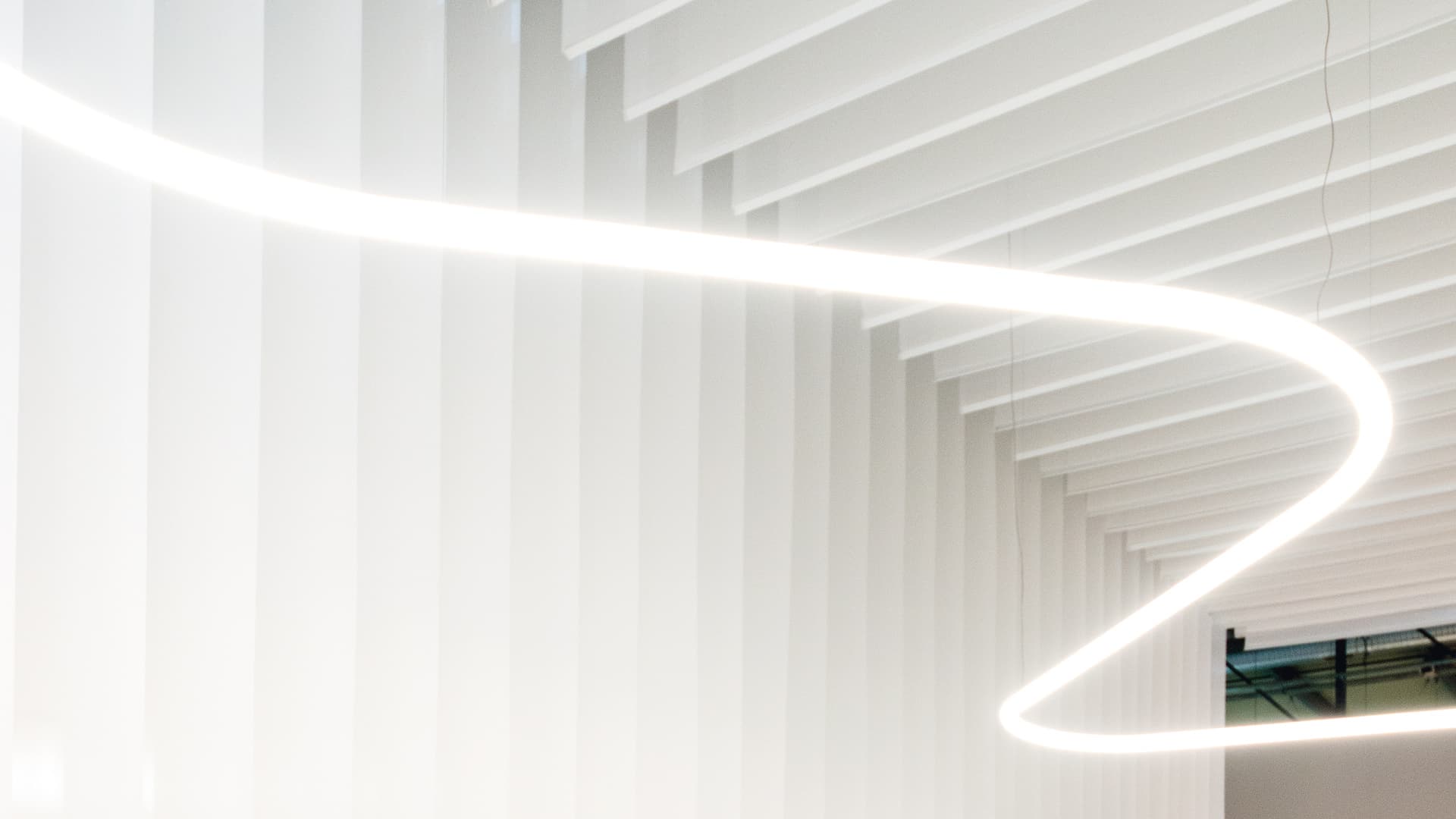 Настенно-потолочный светильник Artemide Alphabet of light system - Wall/Ceiling/Suspension - Vertical - Down — фото 4