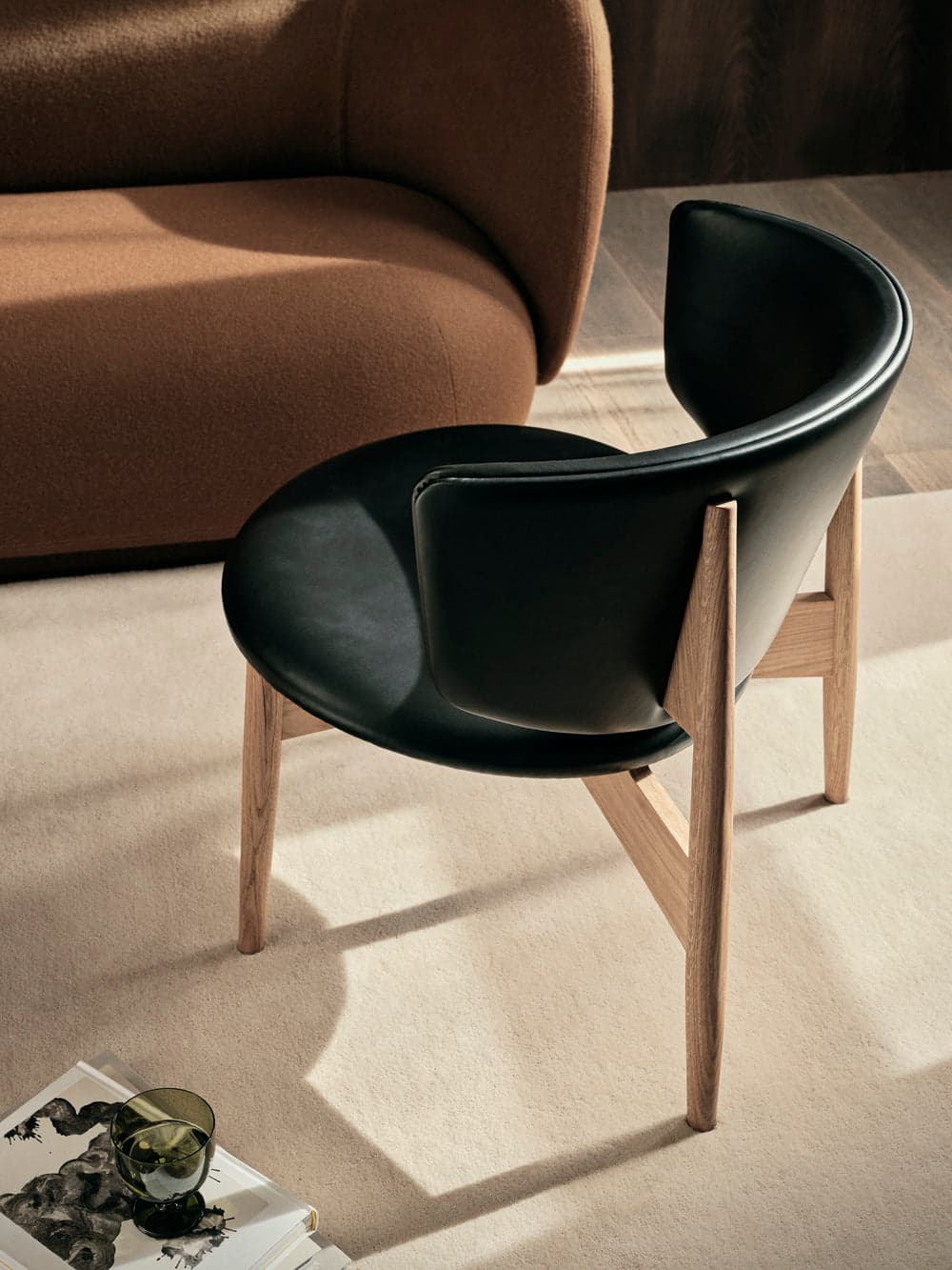 Ferm Living Herman Lounge Chair - Wood - Envy Leather - Oak/Black — фото 3