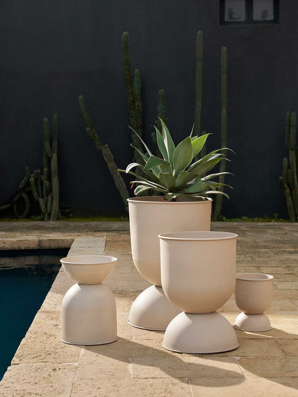 Ferm Living Hourglass Pot - Extra Small - Cashmere — фото 3