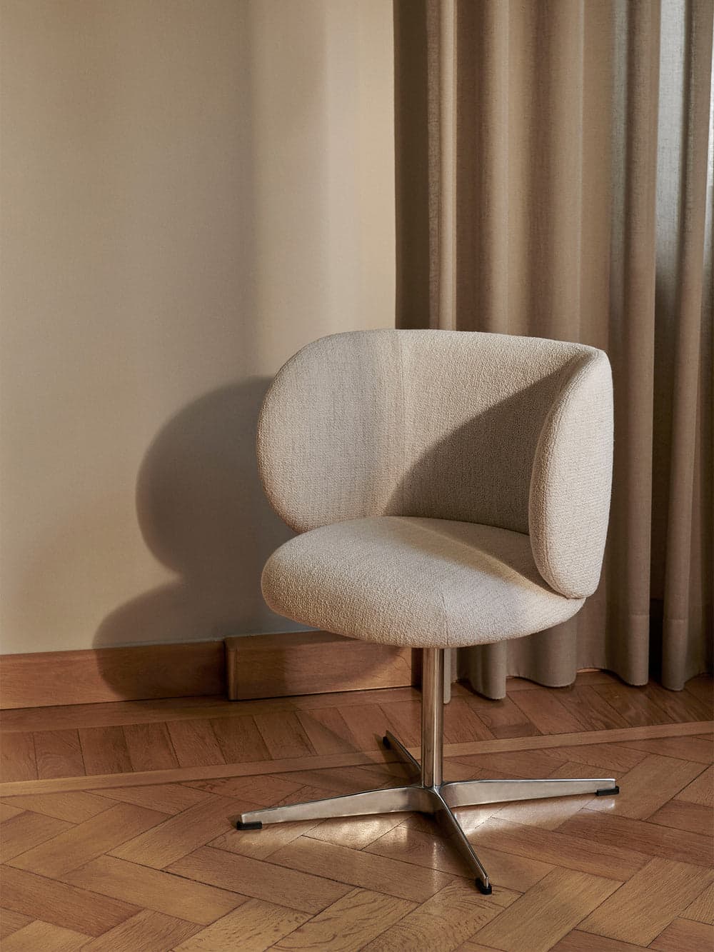 Ferm Living Rico Dining Chair - Swivel - Bouclé - Off-White — фото 3
