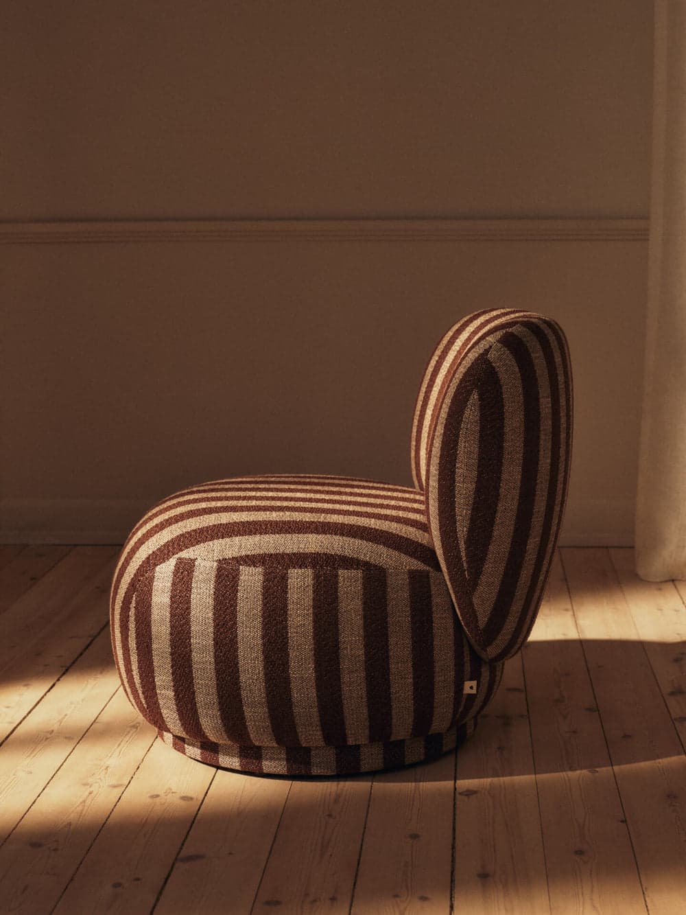 Ferm Living Rico Piccolo Lounge Chair - Louisiana - Sand/Chocolate — фото 3