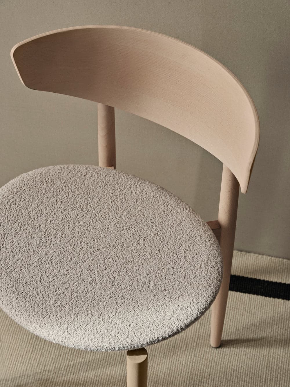 Ferm Living Herman Dining Chair - Upholstered Seat - Soft Bouclé - White Beech/Off-White/Sand — фото 3