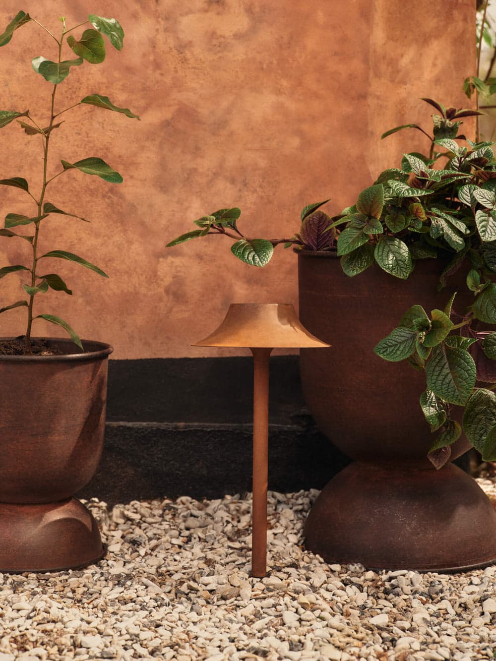 Ferm Living Hourglass Pot - Medium - Rust — фото 3