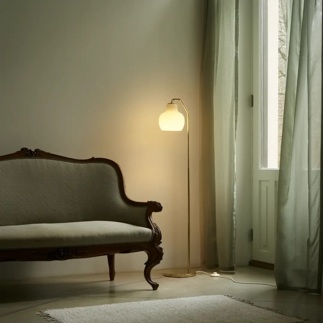 Louis Poulsen VL Ring Crown Floor Lamp Brass/opal glass — фото 3