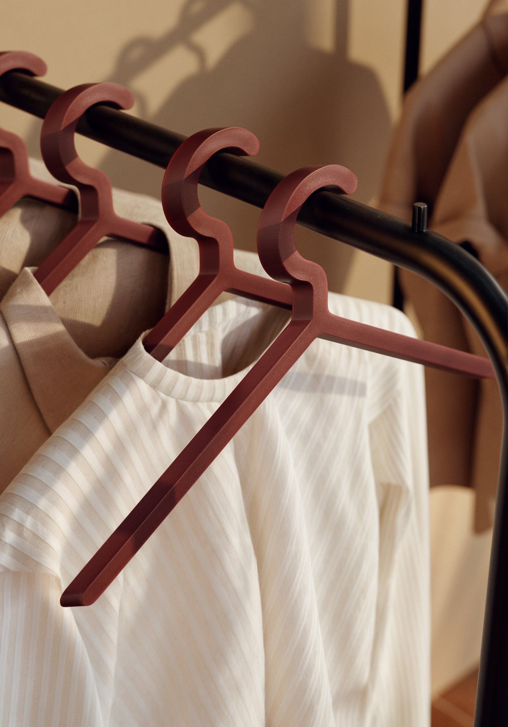 WOUD Illusion hanger - Deep red — фото 3