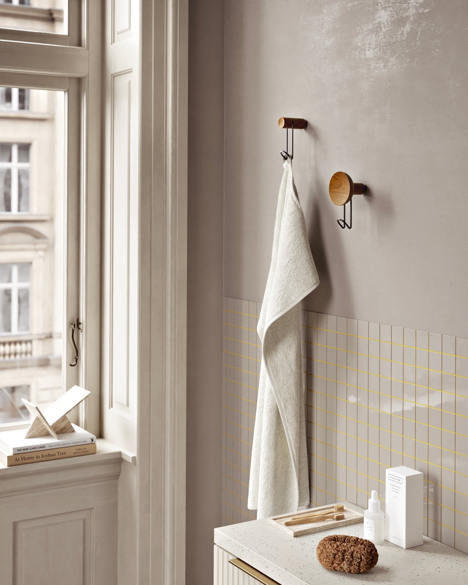 WOUD Around wall hanger (Large) - Walnut/Black — фото 4