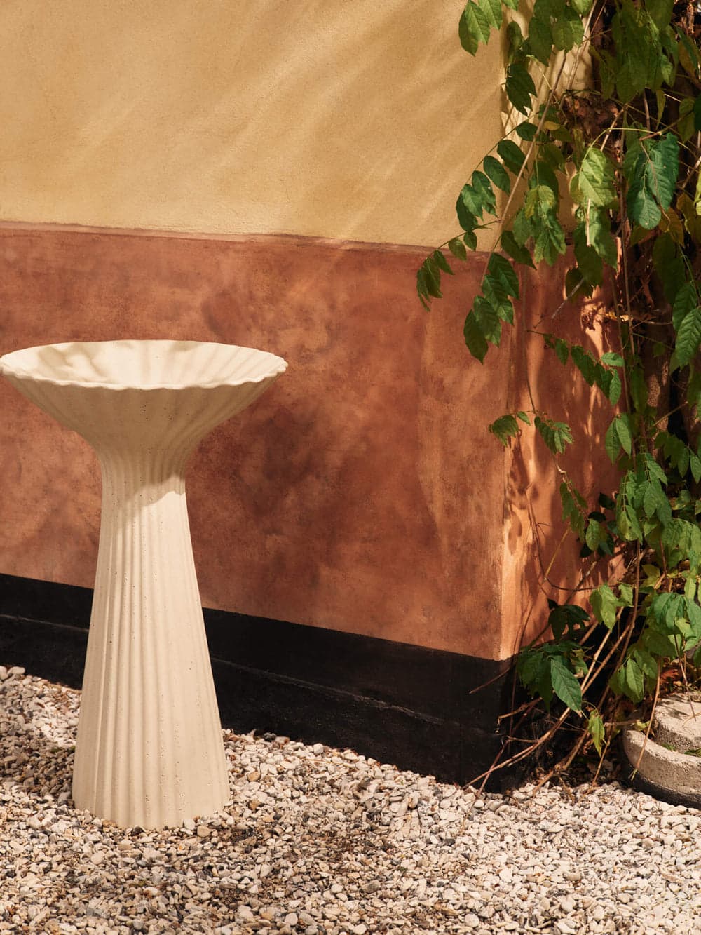 Ferm Living Fountain Pedestal Bowl - Ivory — фото 3