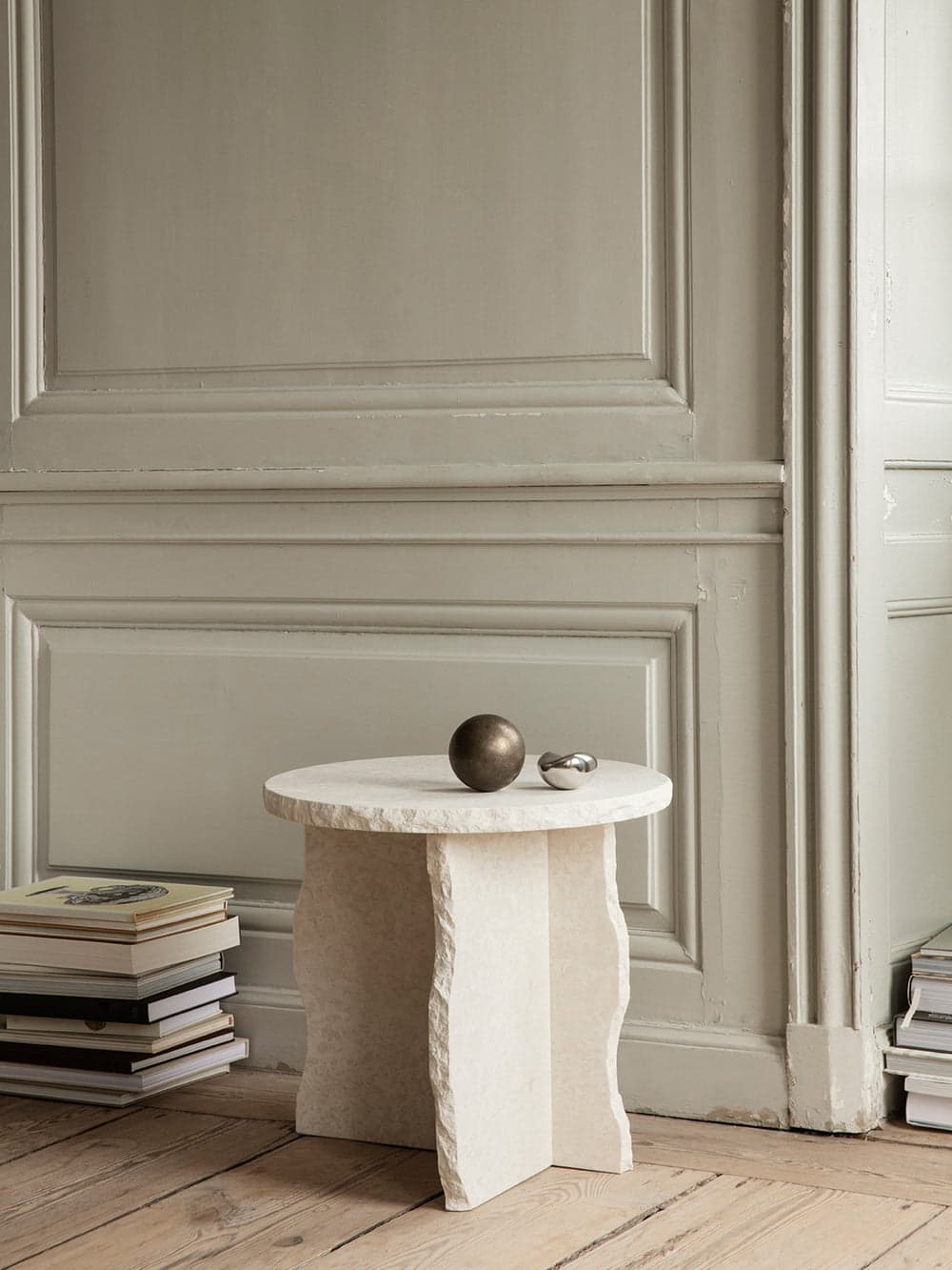Ferm Living Mineral Sculptural Table - Bianco Curia — фото 4