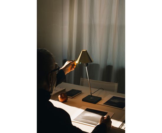 Настольный светильник Santa &amp; Cole Gira, фото 2