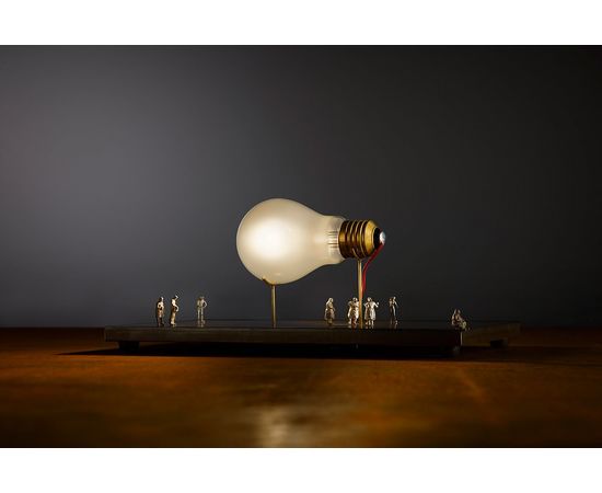 Настольный светильник Ingo Maurer I Ricchi Poveri - Monument for a Bulb, фото 2
