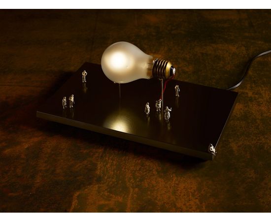 Настольный светильник Ingo Maurer I Ricchi Poveri - Monument for a Bulb, фото 3